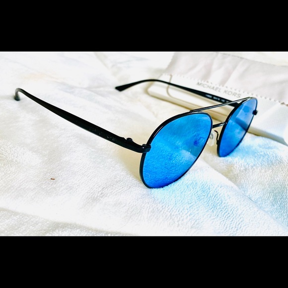 Michael Kors LON Sunglasses - Picture 2 of 3